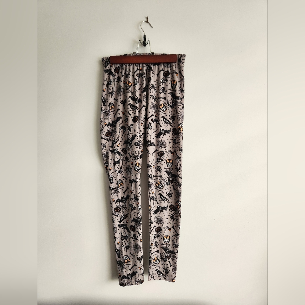 Sz: M/L Spooky Leggings